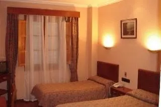 Hotel Los Castanos Aracena 2*,